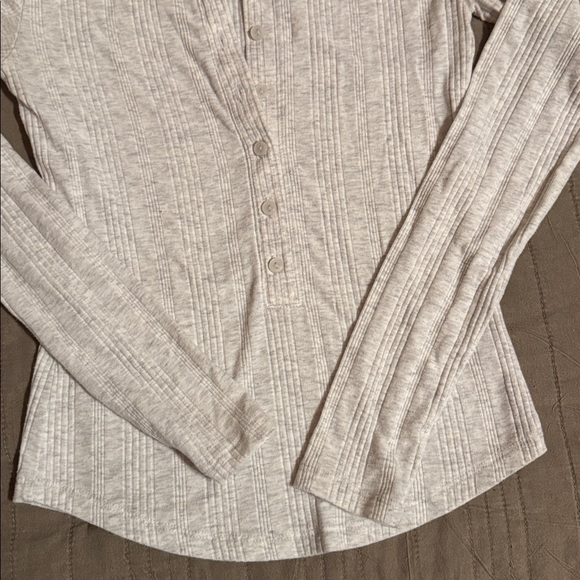 American Eagle Outfitters Light Gray Button-Down Shirt - Picture 4 of 4